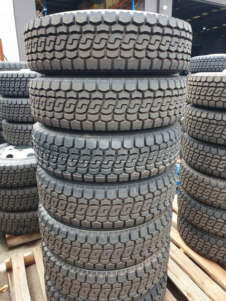 OEM Fuso 6 Stud Wheel Fitted With Bridgestone 215/75 R17.5 124L