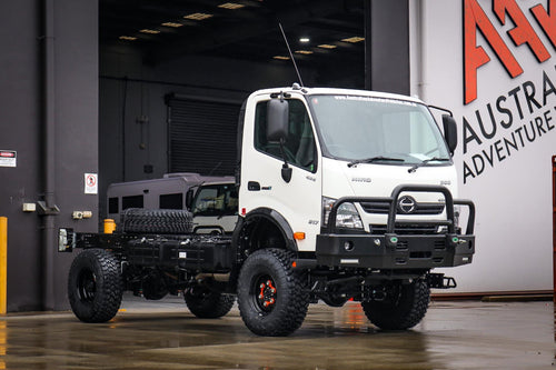 Hino 817 300 Winch And Low Beam Light Compatible Bull Bar Ripple Black