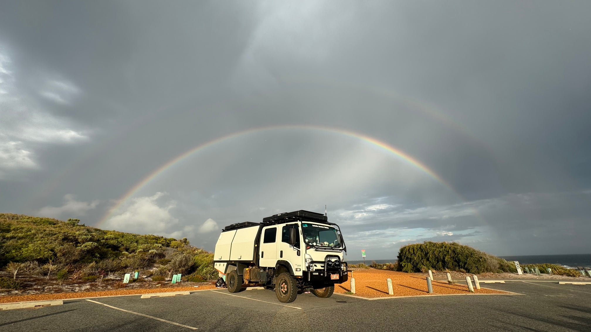 4x4_vehicle_posing_for_a_perfect_sunset_pic_like_a_beast