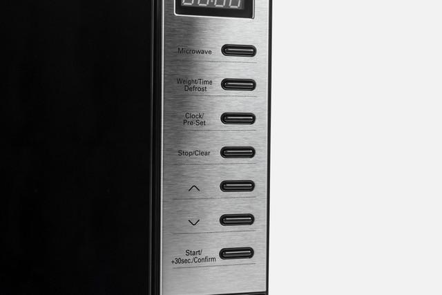 Gxo Microwave 20Lt/ 700W Black Fitted