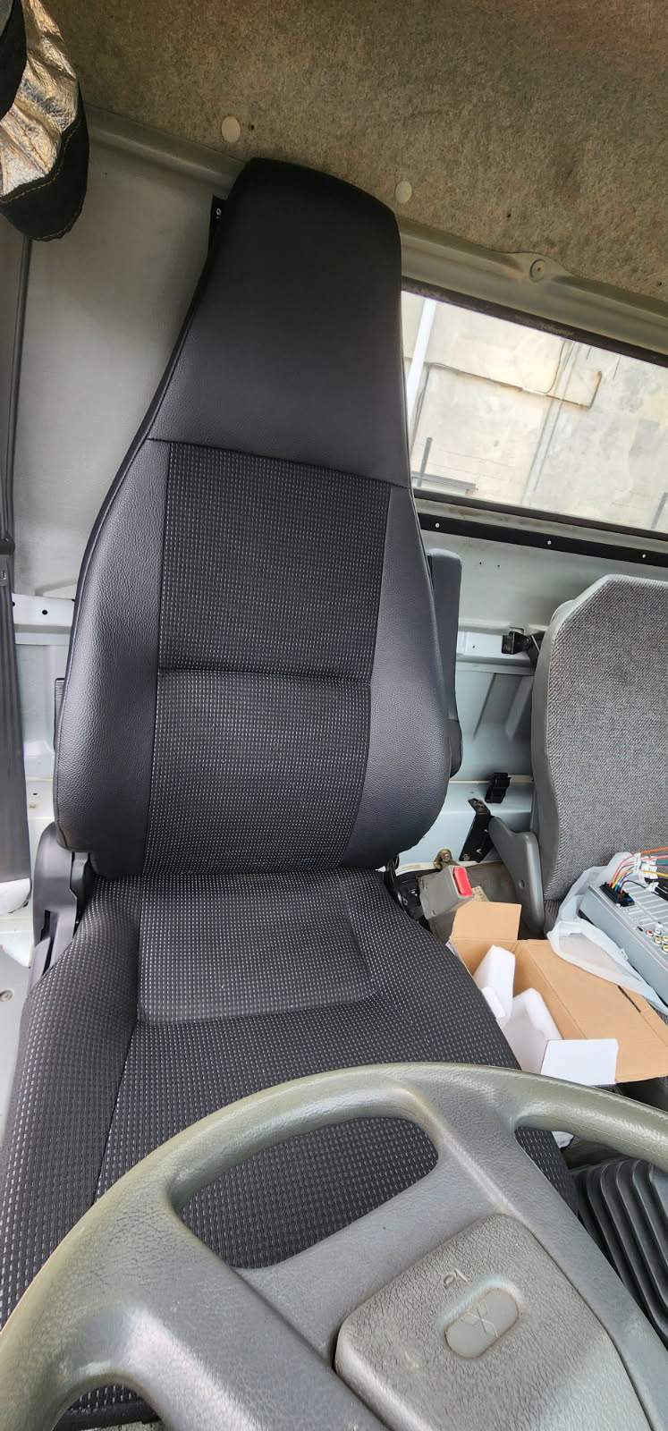 Suspension seat for FG 637-649 fitted