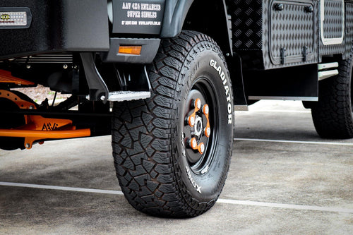 SSW 5 Stud (074) Fuso Wheel + Gladiator At'S 37X13.5R17 135Q