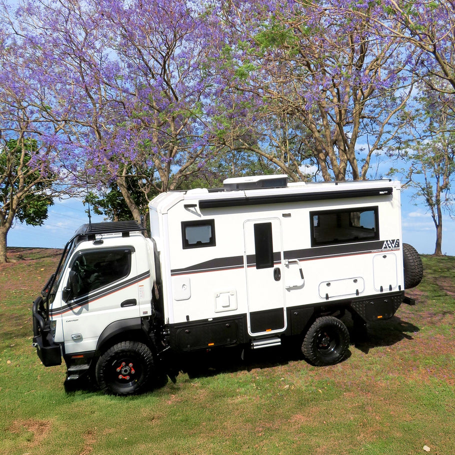 gx99_exterior_picture_of_4x4_motorhome_by_aav4x4
